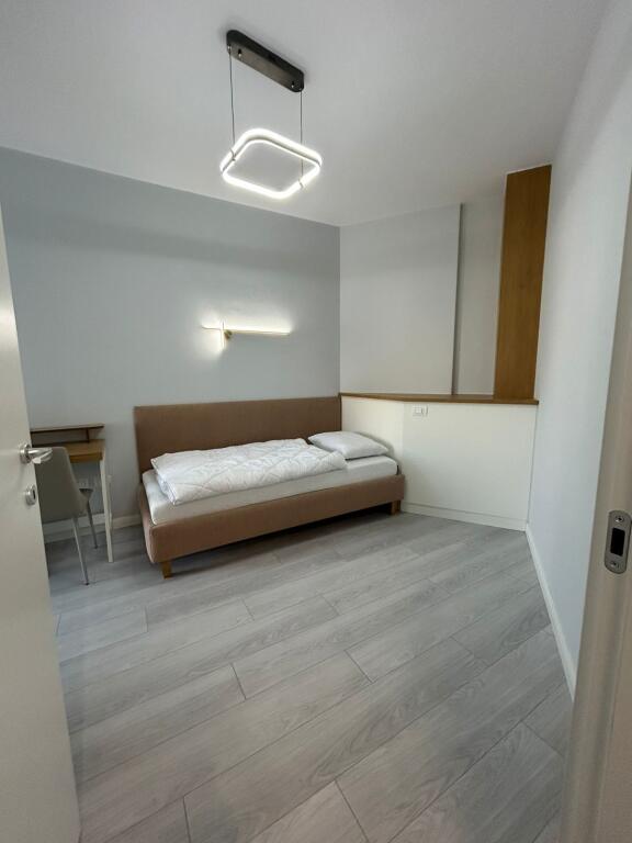 🏡 APARTAMENT 2+1 ME QIRA – QENDËR E TIRANËS