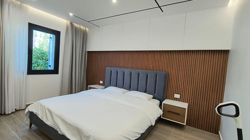 Vilë luksoze dhe shumë e bollshme në një zonë të qetë