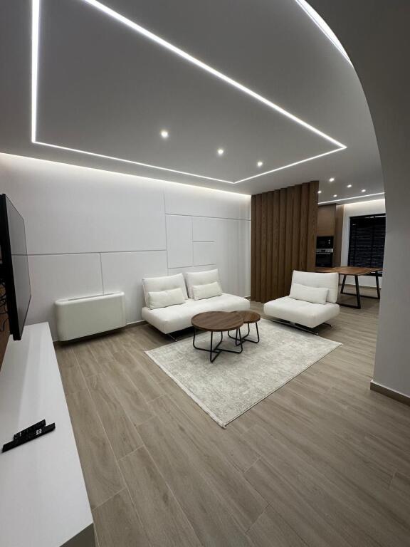 Vilë luksoze dhe shumë e bollshme në një zonë të qetë