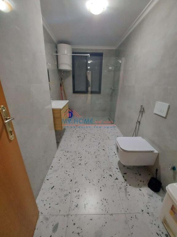 Zyre me qera 9 kateshet ne Tirane