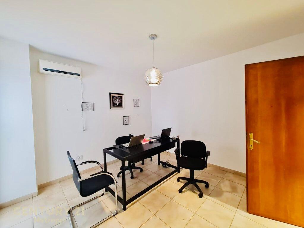 APPARTAMENTO 4+1+2 VUOTO-PER UFFICI!