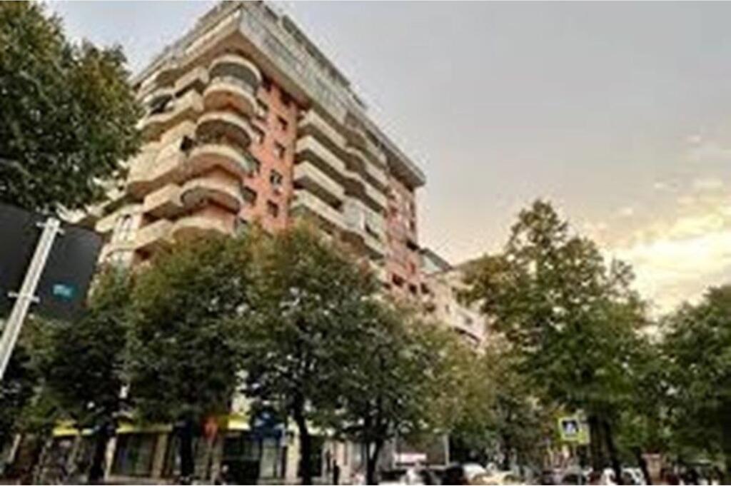 Locale in affitto a Bllok .