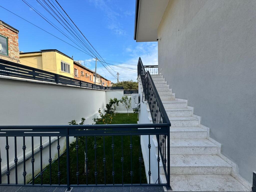 INVESTIM I SIGURT! VILË 2-KATËSHE NË NJË NGA ZONAT MË TË KËRKUARA TË DURRËSIT