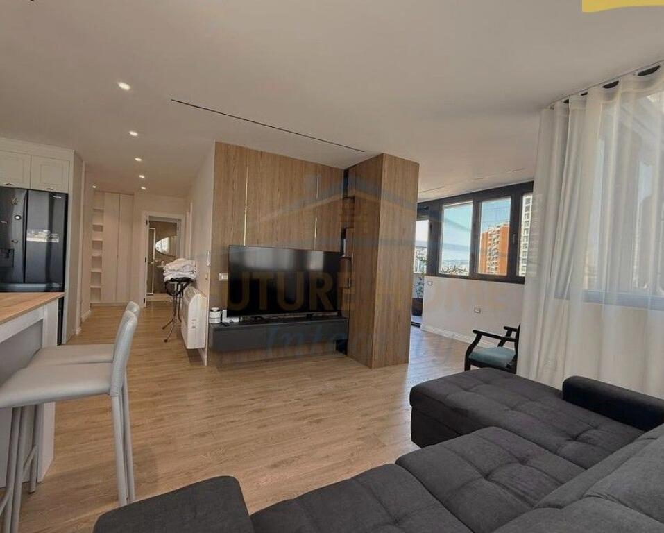 For sale, Apartment 2+1+2+Storage, Elbasan Street, Tirana.