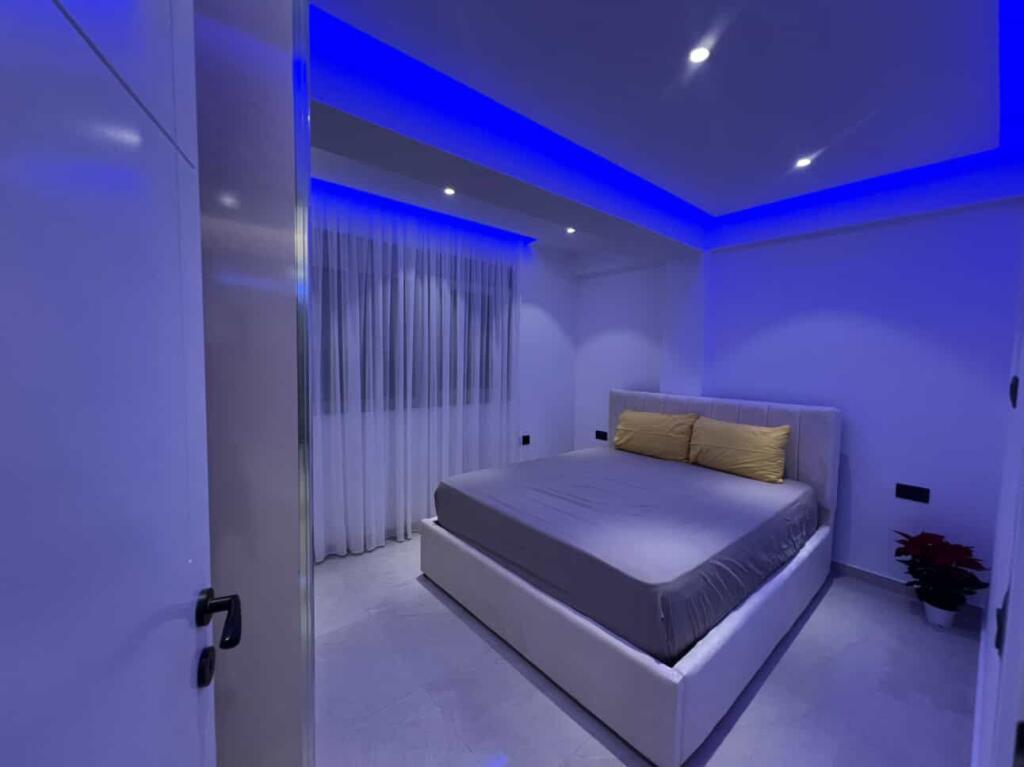 🏡  Jepet me Qira Apartament Super Luksoz – Kombinat ,Tiranë