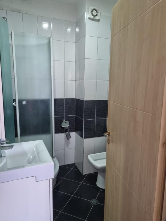 🏡 Shitet Apartament 2+1 në Ali Demi! 🏡