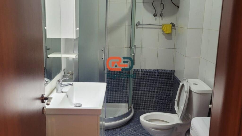 Tek Komuna E Parisit, Shitet Apartament 1+1 Me Planimteri Te Rregullt!!