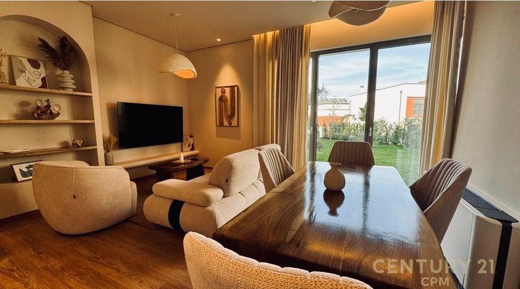 APARTMENT 2 +1 WITH 2 PARKING SPOTS AT GREEN VALLEY!