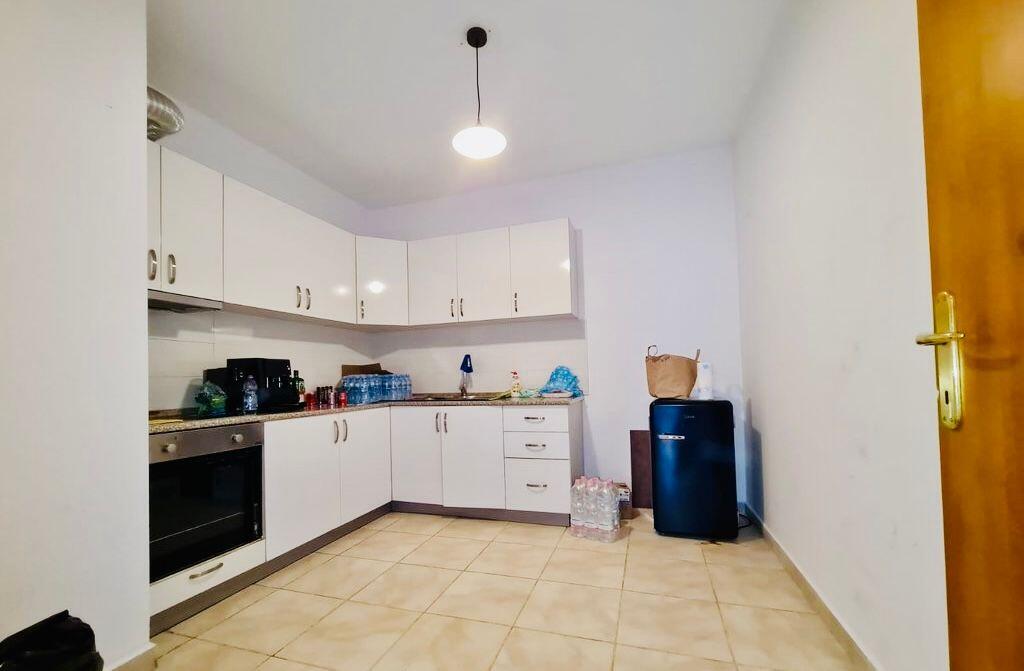 APPARTAMENTO 4+1+2 VUOTO-PER UFFICI!