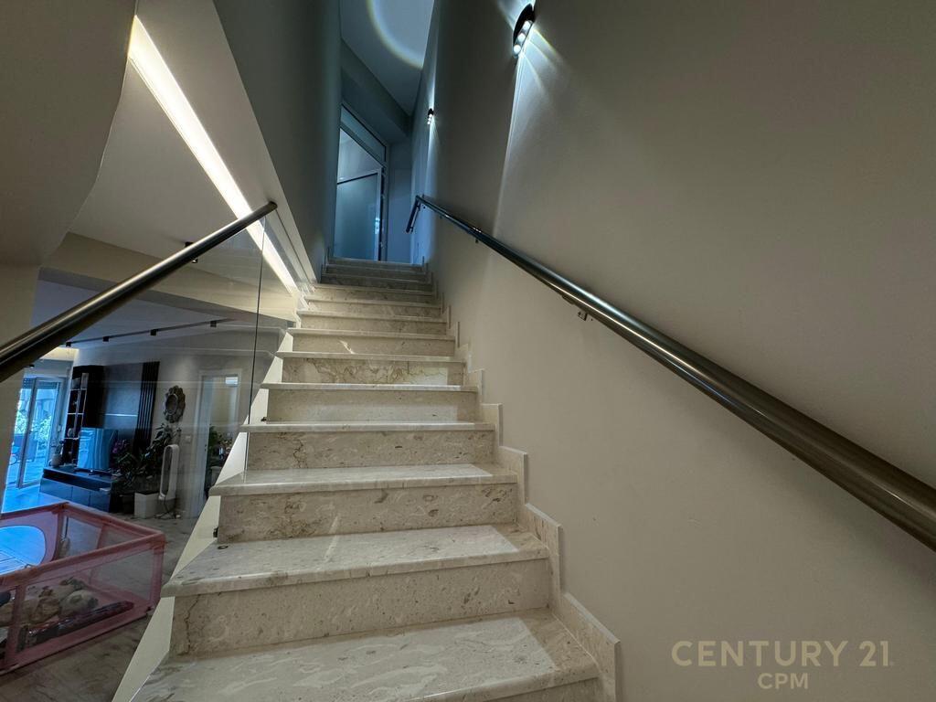 Super Triplex për Shitje – Kodra e Diellit 2 335,000 € Sip. Totale  240m2