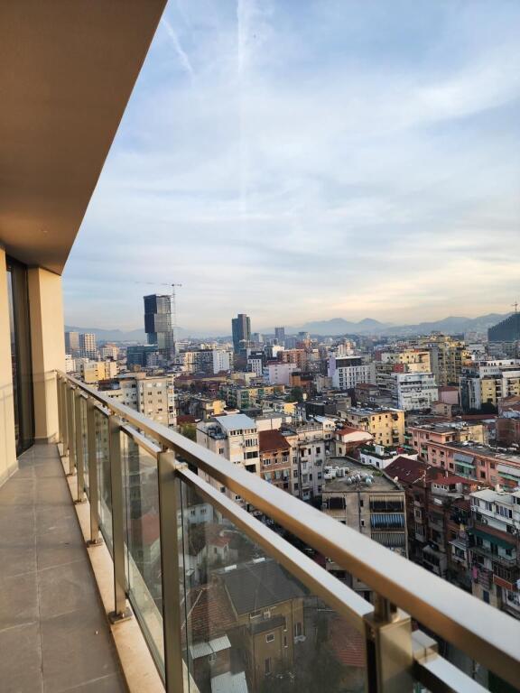 ✨ ME QIRA: Elite Office 🔷2+1+2wc &amp; 1 Ballkon + Post parkimi || ((📍Golden Tower - Mine Peza)) || 1,100€/Muaj