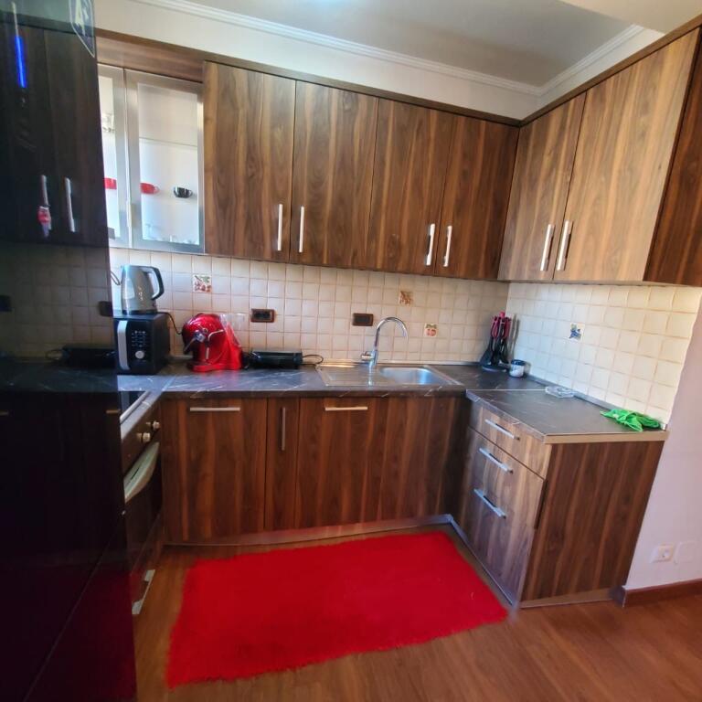 Apartament 1+1, Kafe Roma!