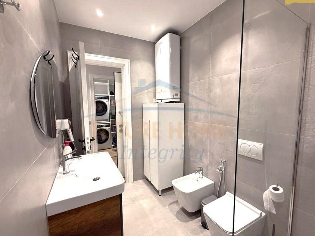 For sale, Apartment 2+1+2+Storage, Elbasan Street, Tirana.