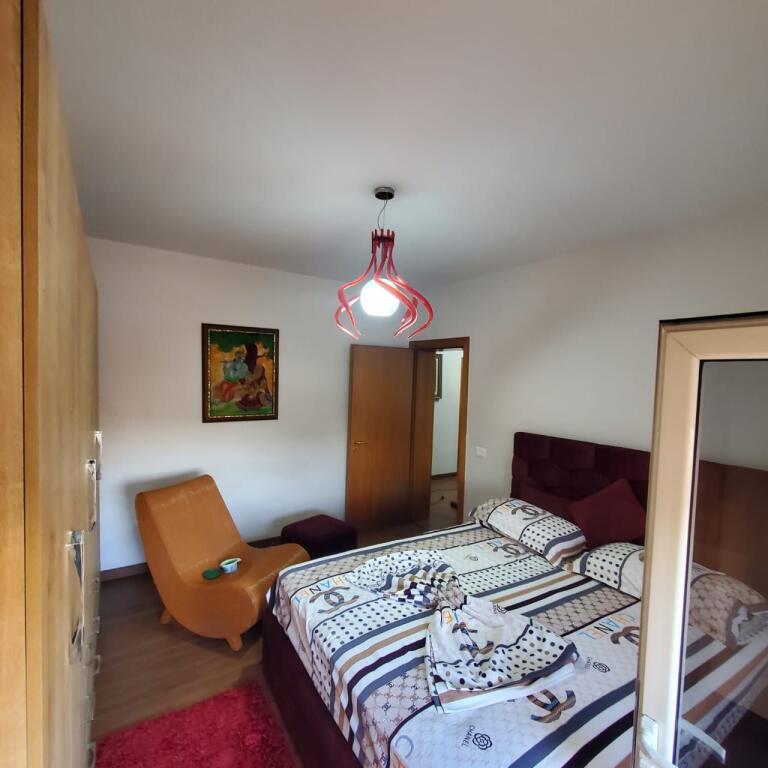 Apartament 1+1, Kafe Roma!