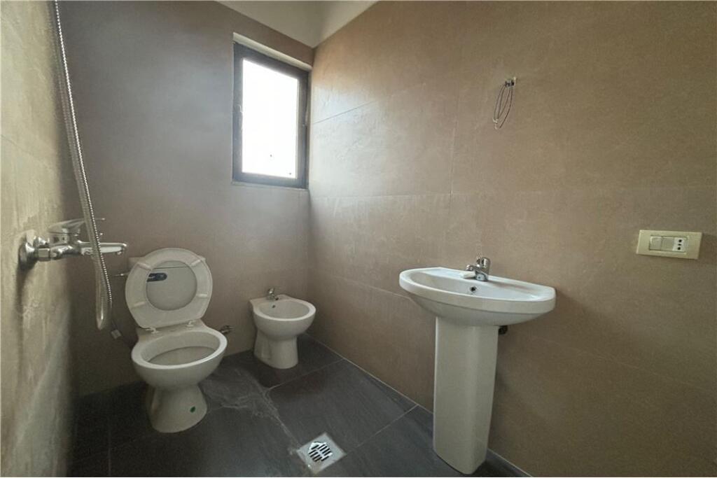 Penthouse per Shitje, Vlorë
