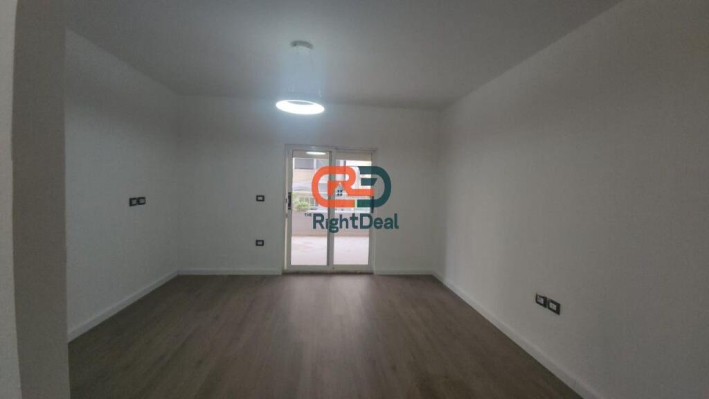 Tek Komuna E Parisit , Shitet Apartament 1+1+Verande Totalisht I Investuar!!!