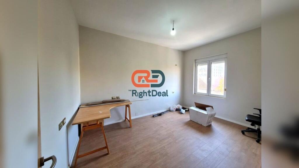 Tek Komuna E Parisit, Jepet Me Qira Ambient Biznesi, Me Lokacion Ideal!!!