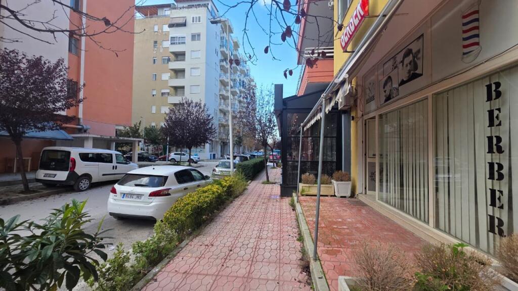 Dyqan / Berberane me Qera,Rruga e Çipajve, Vlorë