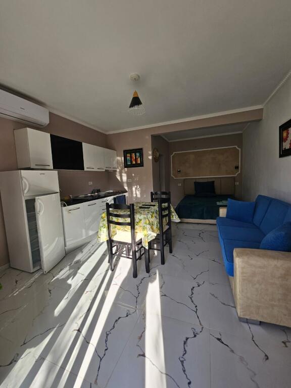 !!!!GARSONIERE ME QERA!!!