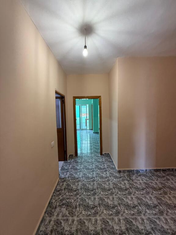 Apartament 3+1, Komuna e Parisit!