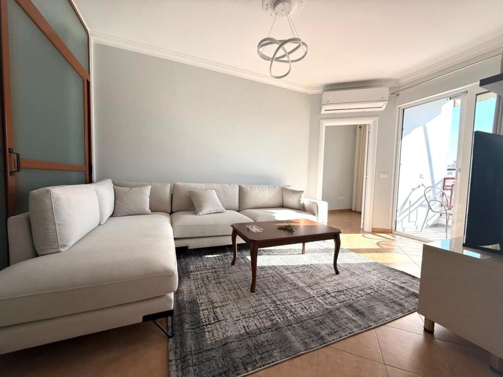 🏡 Appartamento 2+1 in Affitto – Via Kavajës, vicino alla Chiesa Cattolica