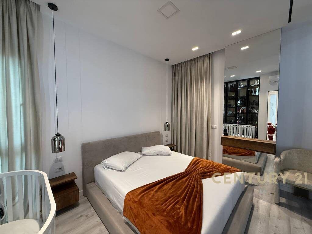 We offer apartment for Sale "Emerald Center"