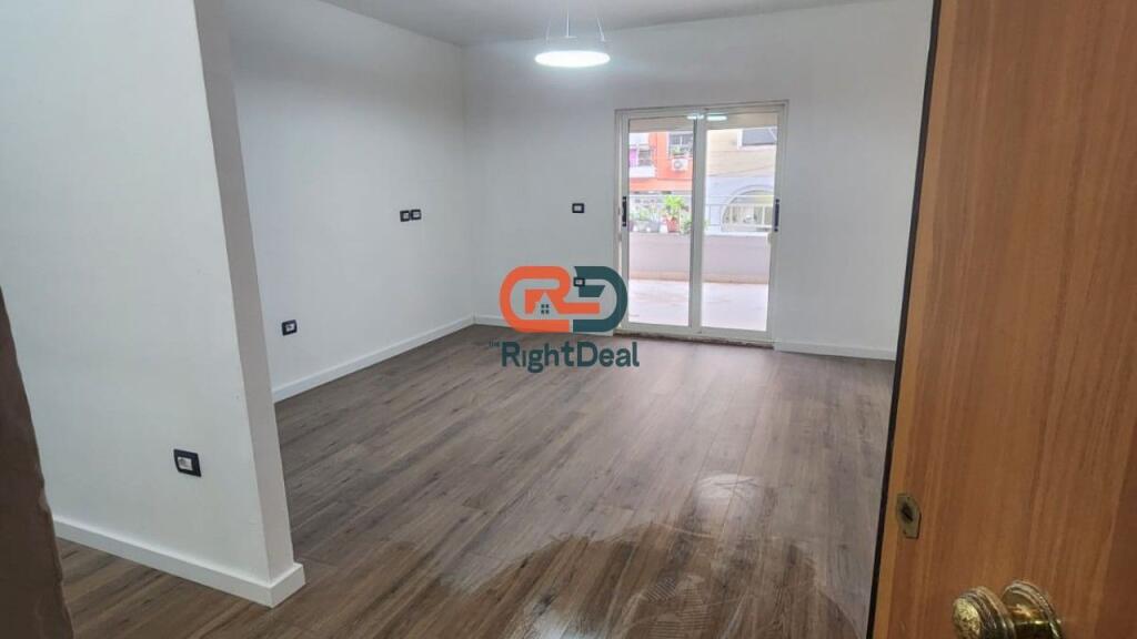 Tek Komuna E Parisit , Shitet Apartament 1+1+Verande Totalisht I Investuar!!!