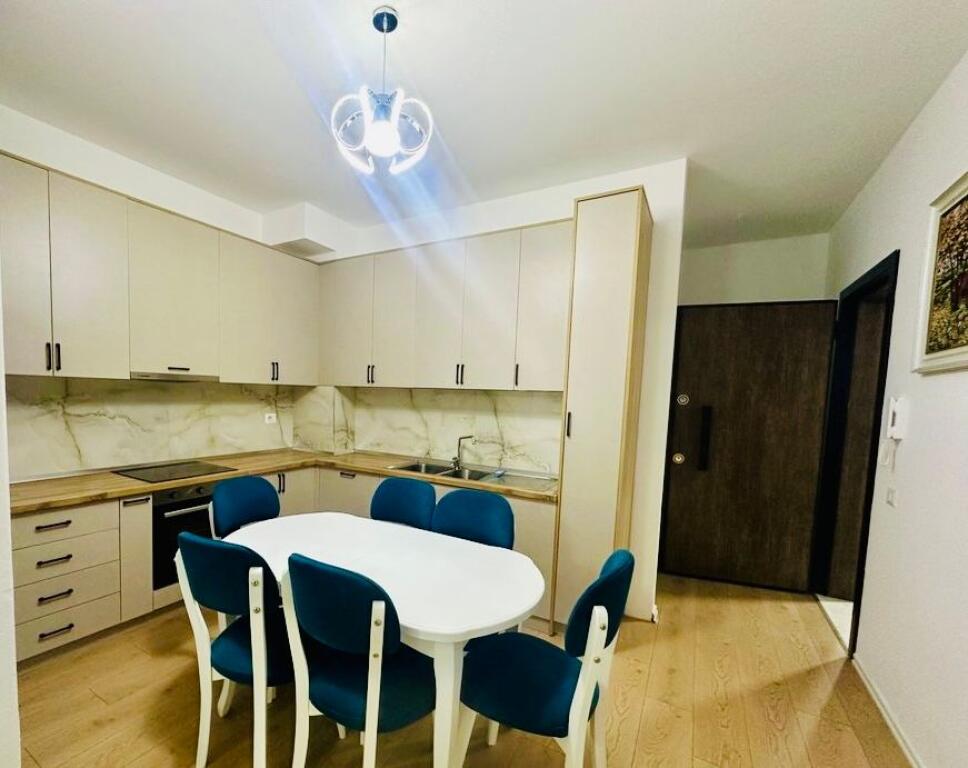 Appartamento in affitto 1+1 a Yzberisht presso Grand Galery