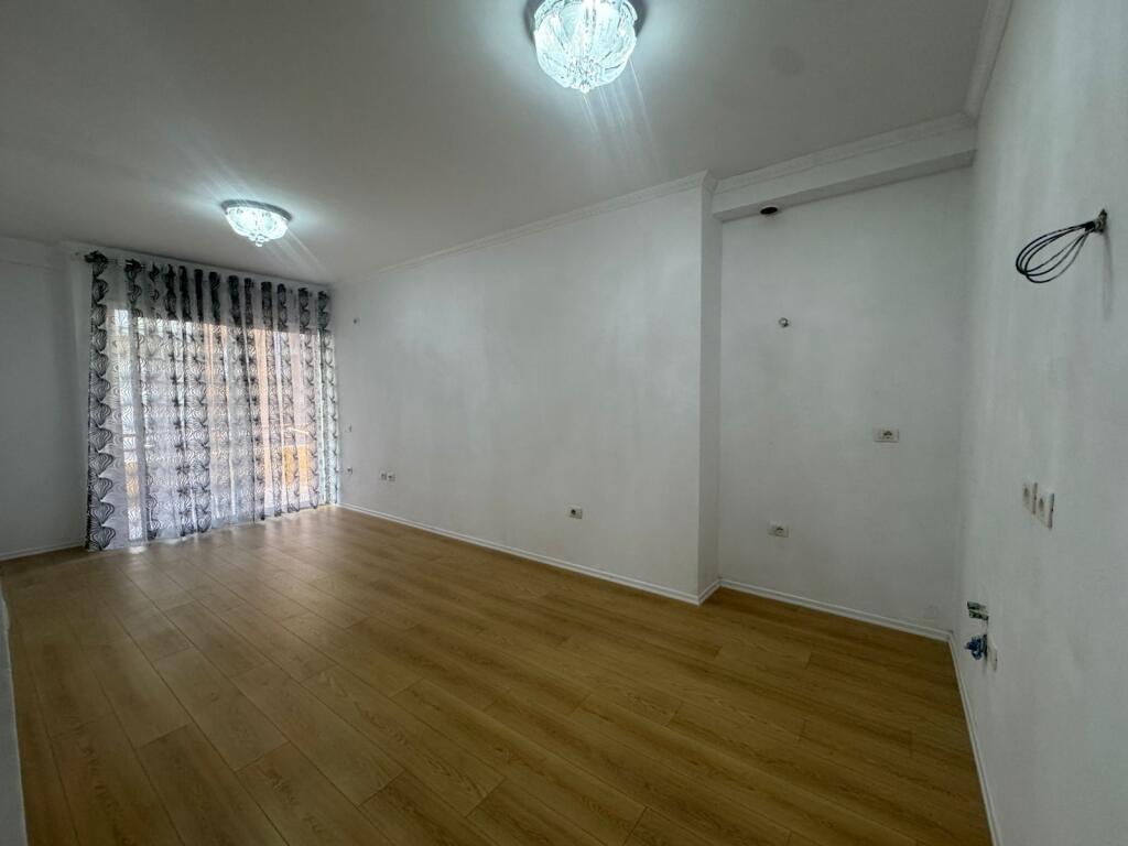 Apartament 2+1, Fresk!