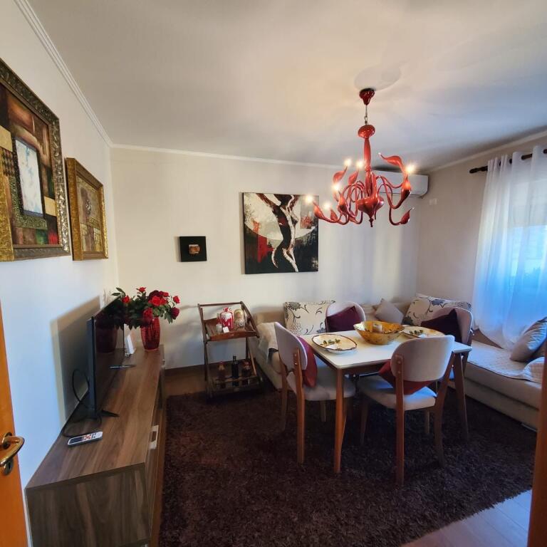Apartament 1+1, Kafe Roma!