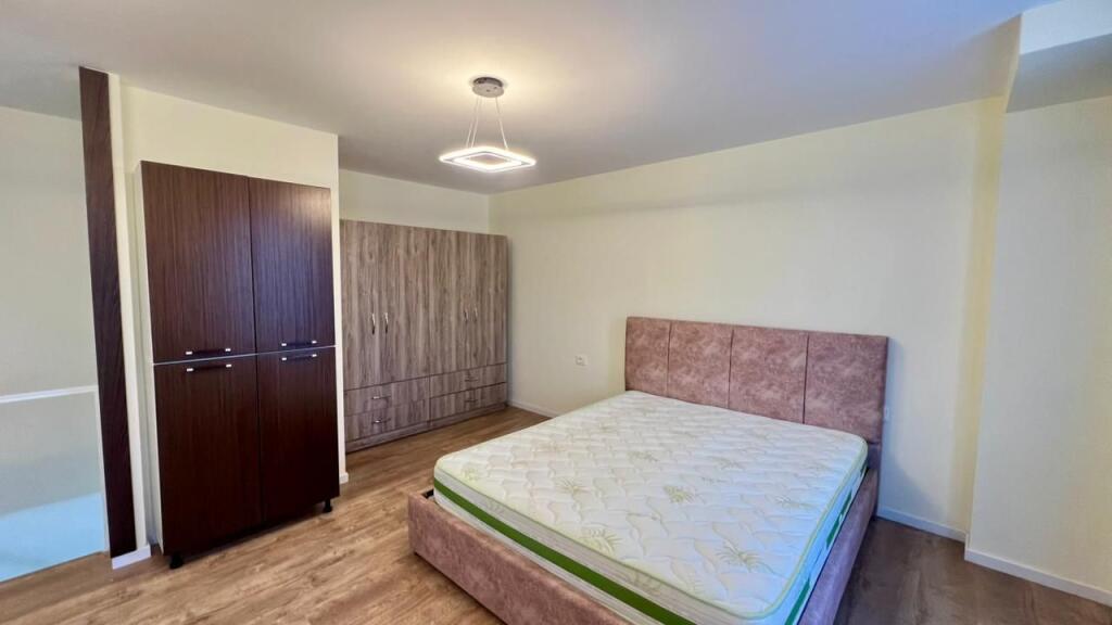 Me Qera : Duplex 1+1📍Selite (Prane Xhamise) - 400€ - S.75m² - Kompleksi me i Ri ne Zone🔥 ||100% e Re e Sapomobiluar⚡️