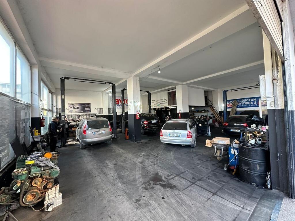 Shitet Ambient Komercial – Kati 0, buzë rrugës kryesore Selite