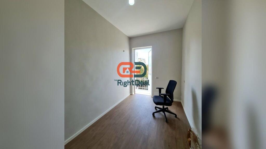 Tek Komuna E Parisit, Jepet Me Qira Ambient Biznesi, Me Lokacion Ideal!!!