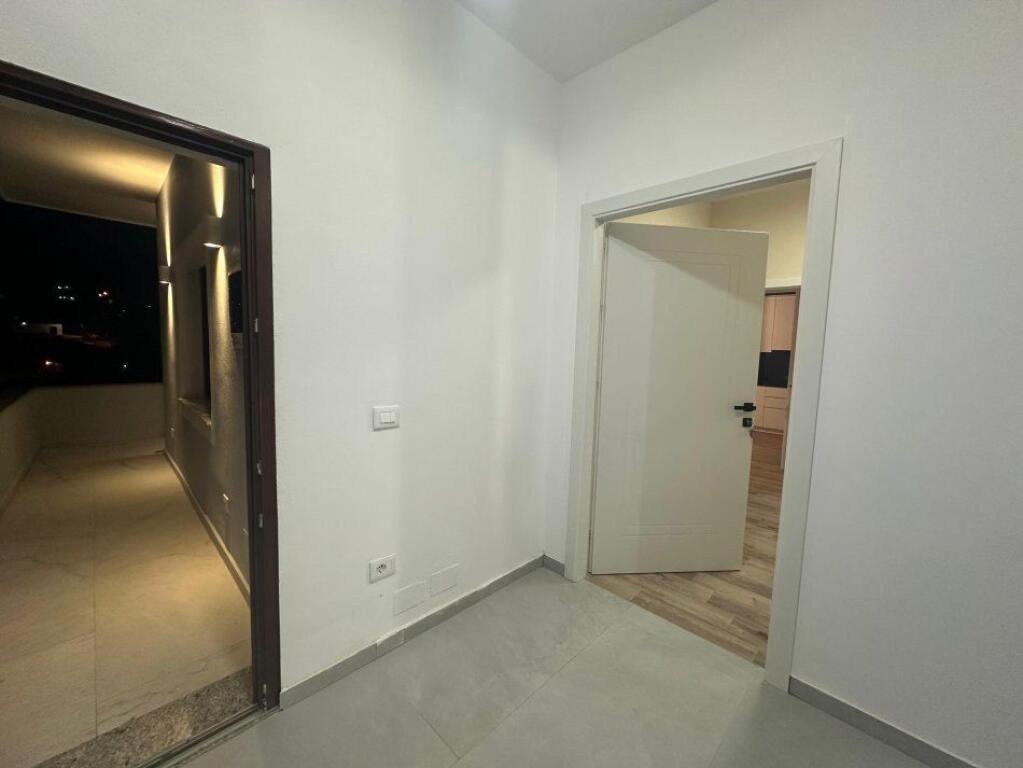Apartament 2+1+parkim me qera ne Sauk prane Tegut