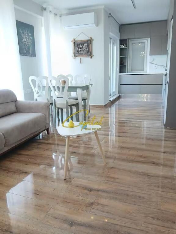 APARTAMENT ME QERA 1+ 1 ISH TREGU ELEKTRIK 70.000 LEKE