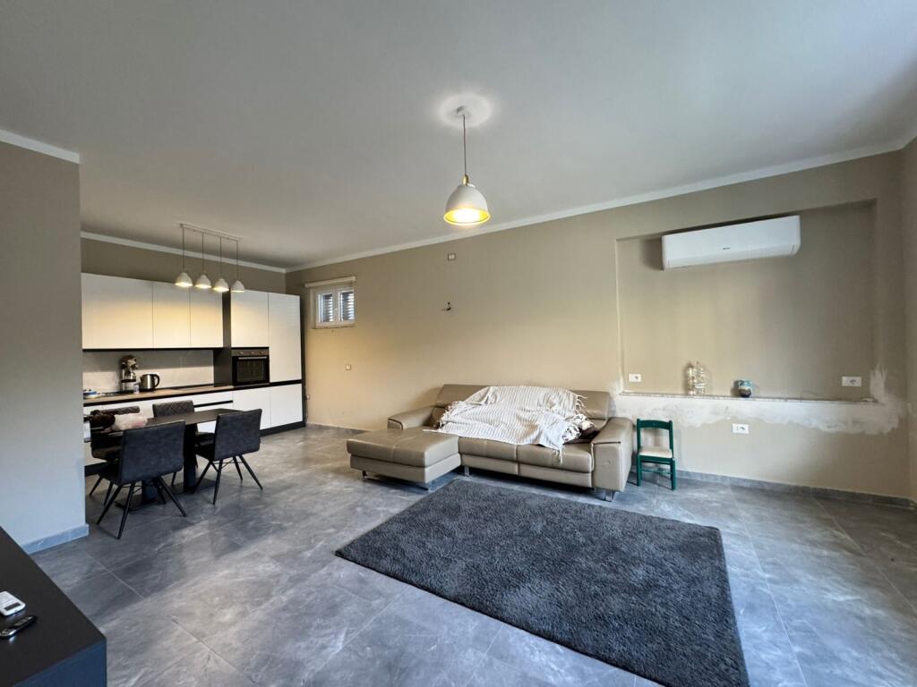 INVESTIM I SIGURT! VILË 2-KATËSHE NË NJË NGA ZONAT MË TË KËRKUARA TË DURRËSIT