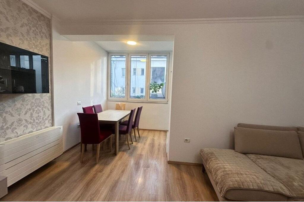 Modern apartment for rent at Pazari i Ri