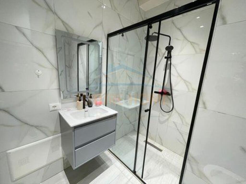 Shitet, Garsoniere ne Kompleksin Mangalem, Tirane