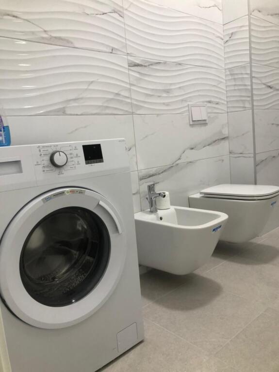 AFFITTASI APPARTAMENTO 1+1 SQUARE 21  RR. KAVAJES