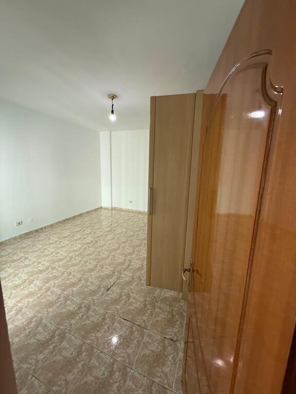 Apartament 3+1, Komuna e Parisit!