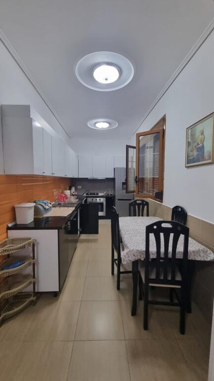 Apartament shumë i gjerë në qendër të qytetit