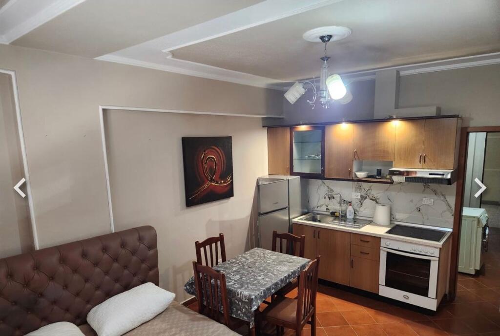 Jepet garsoniere me qera prane sheshit willson