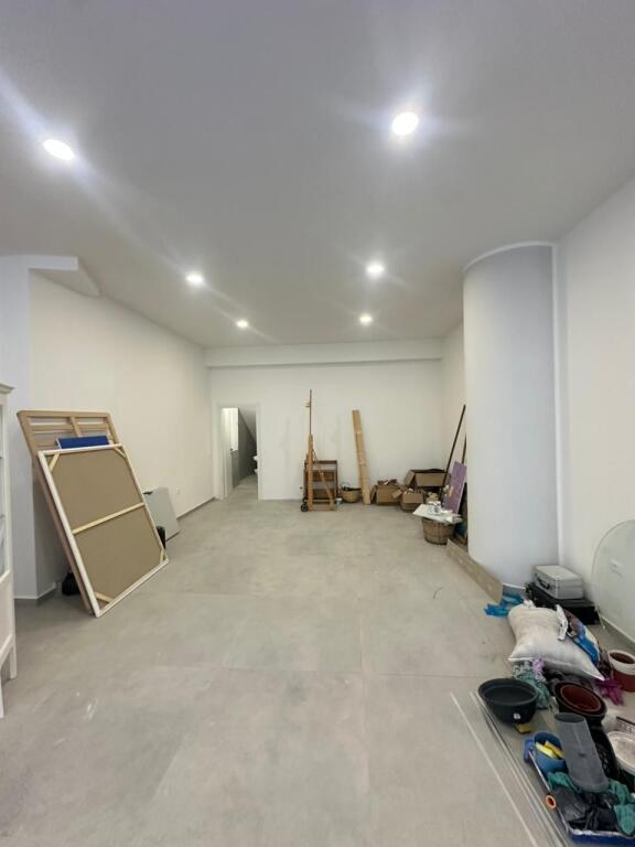 JEPET ME QERA AMBJENT BIZNESI, VOLLGA, DURRES.