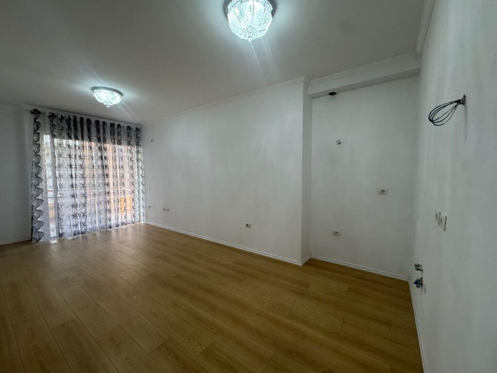 Apartament 2+1, Fresk!