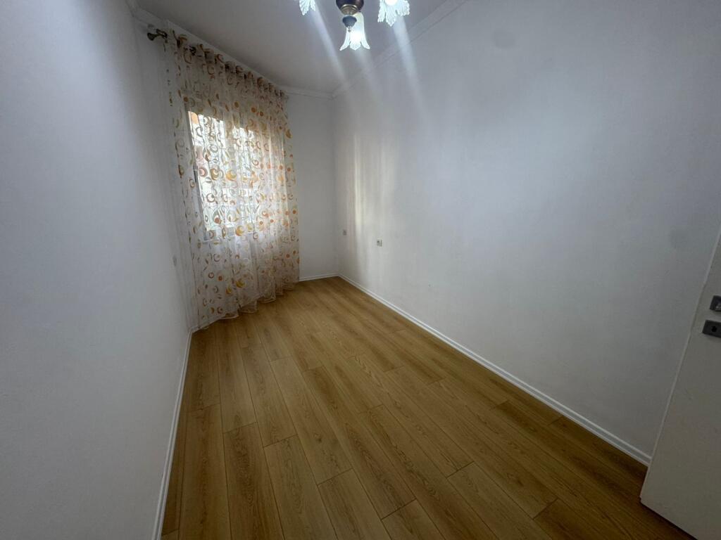 Apartament 2+1, Fresk!