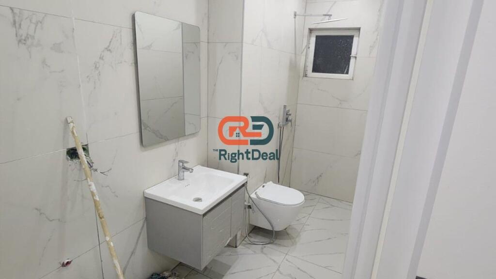 Tek Komuna E Parisit , Shitet Apartament 1+1+Verande Totalisht I Investuar!!!