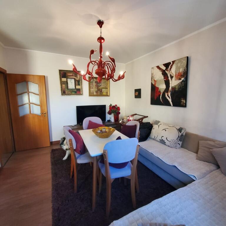 Apartament 1+1, Kafe Roma!