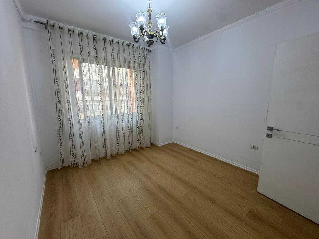 Apartament 2+1, Fresk!