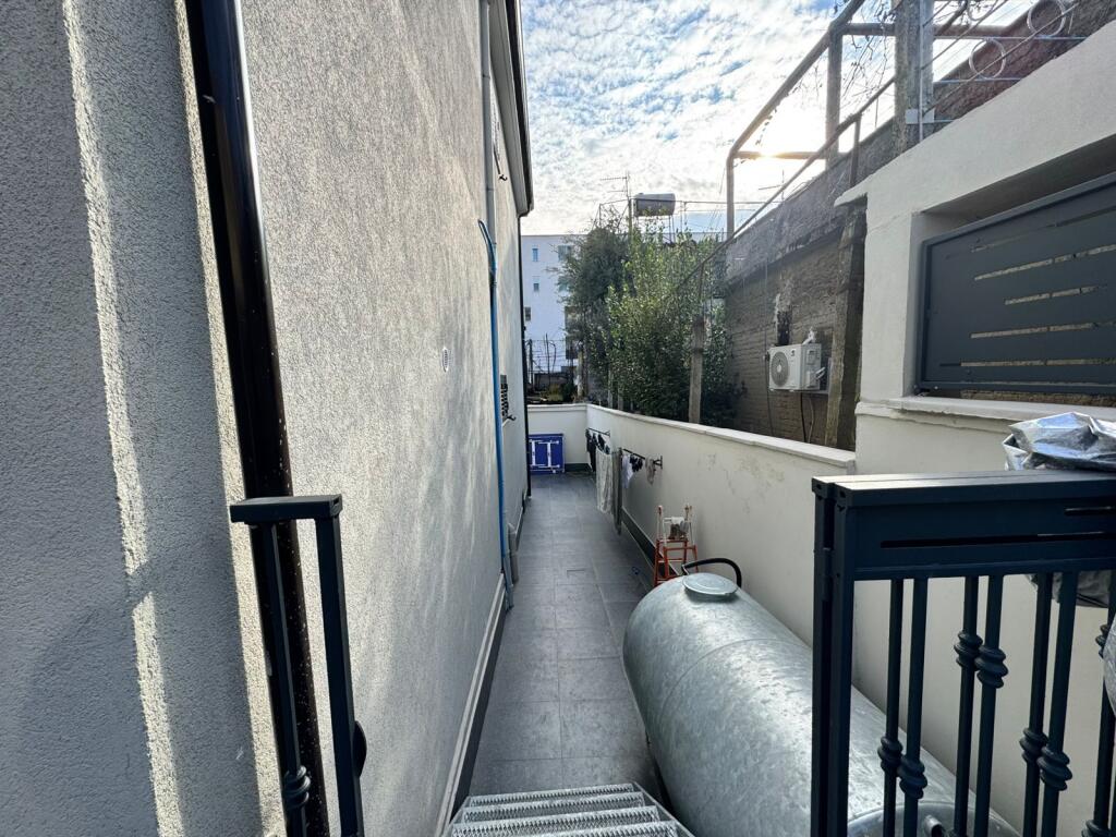 INVESTIM I SIGURT! VILË 2-KATËSHE NË NJË NGA ZONAT MË TË KËRKUARA TË DURRËSIT