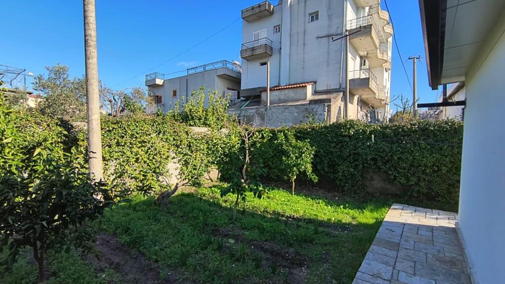 Vilë luksoze dhe shumë e bollshme në një zonë të qetë